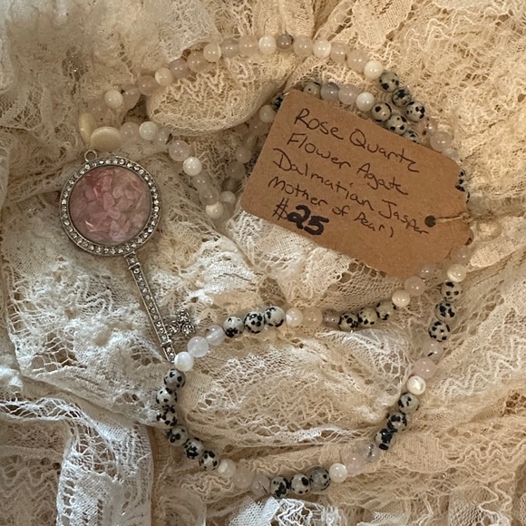ADSICK🤍 Jewelry - Pink Roses And Pearl Stretch Necklace (Rose Quartz, MOP, Flower Agate)
